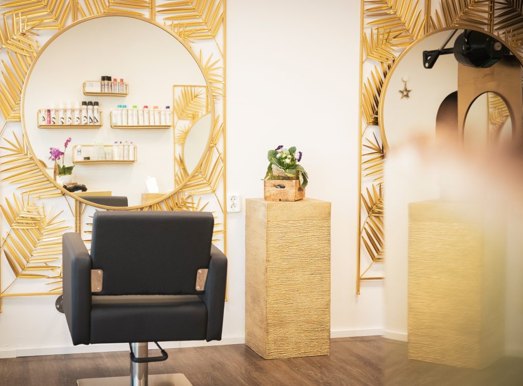 Interieur des Kluge-Köpfe-Salons in der Tschaikowskistraße